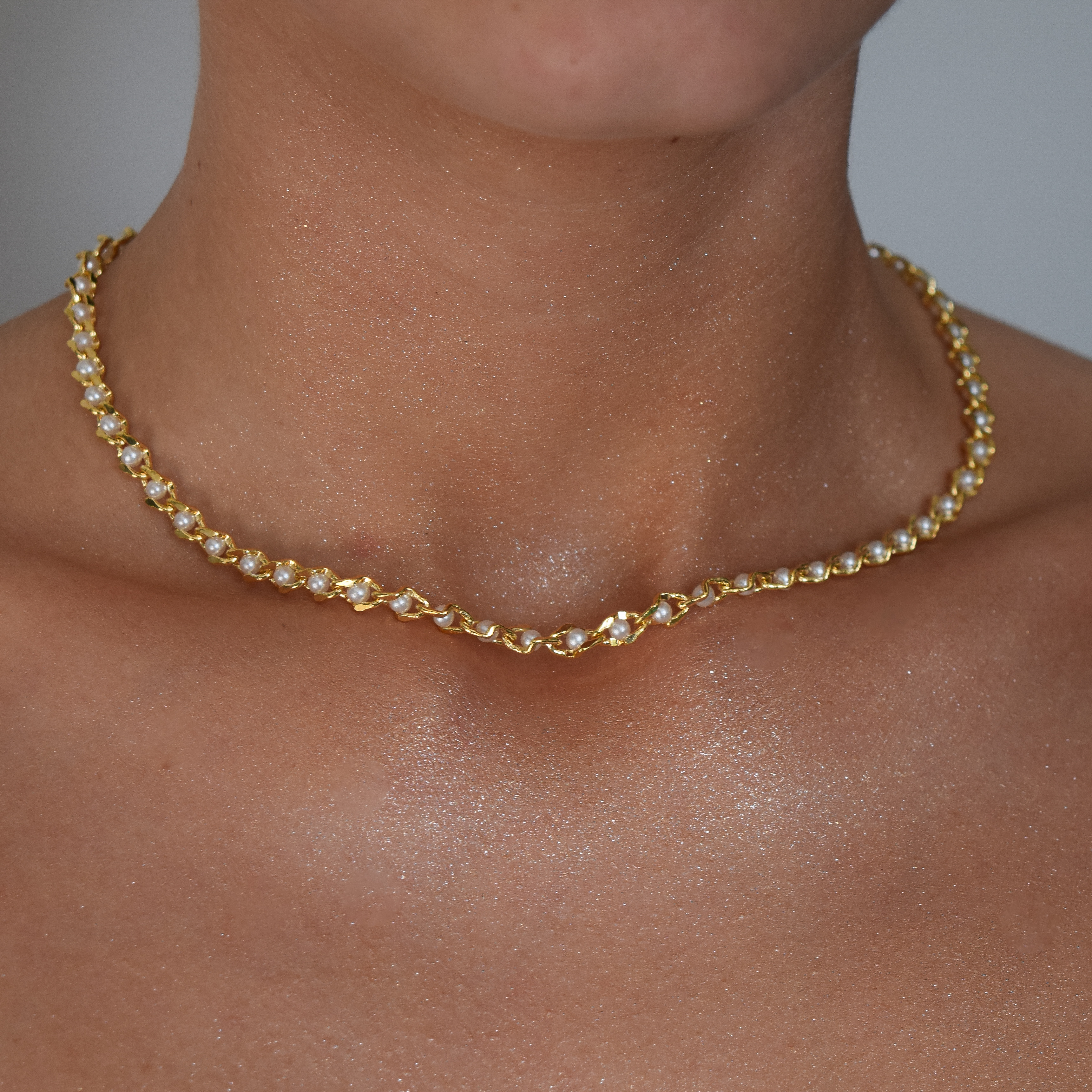 Choker estilo corrente + pérolas